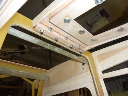 Towing hook (72)